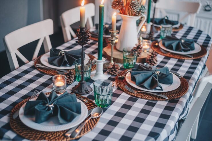 dining table holiday decoration